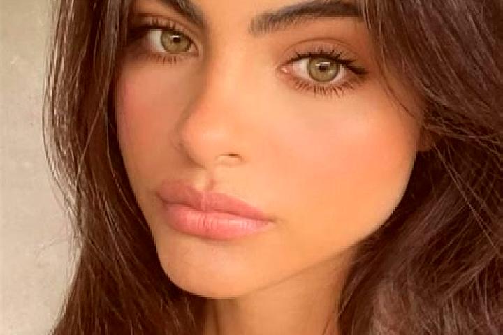 Emma, 31, a red green-eyed indian companion based in Holmesfield. Offering Party Girl, Prostate Massage, Erotic Massage. Available for incall and outcall, ov...