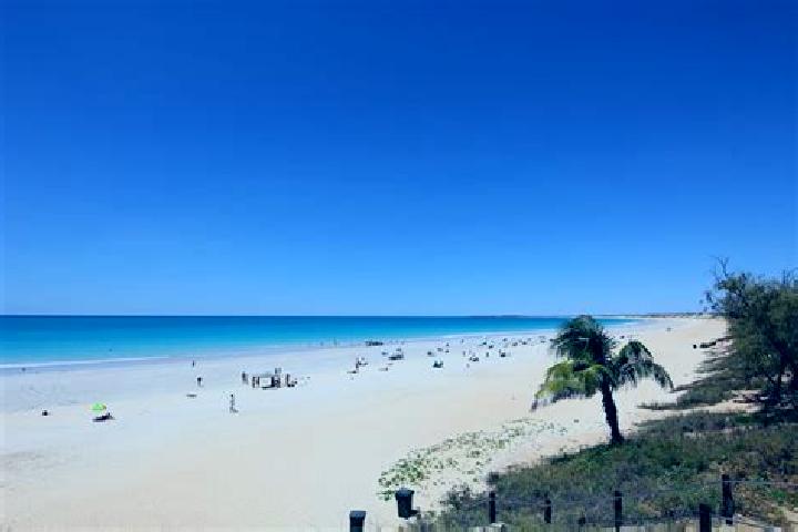 Emma, 31 — Escort in Cable Beach, Australia