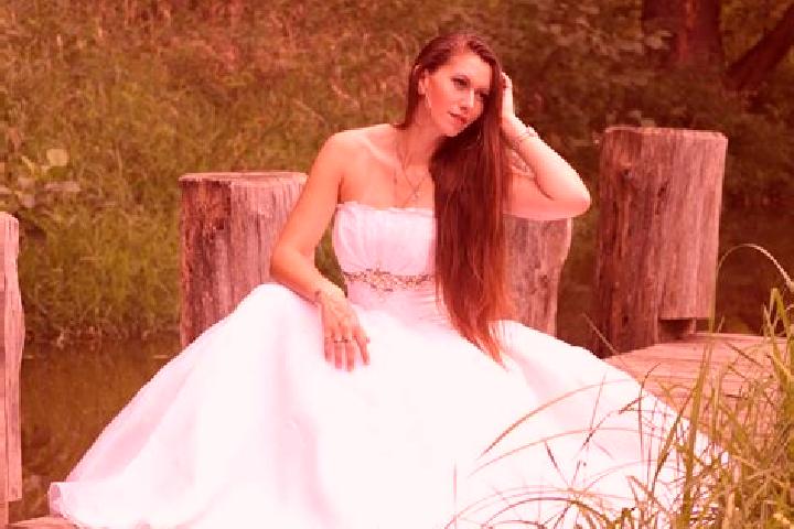 Emma, 31 — Escort in Kamenicky, Czech Republic
