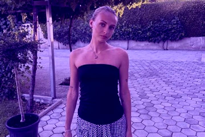 Emma, 31 — Escort in Paulis, Romania