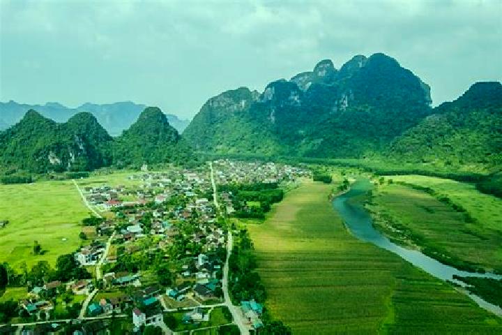 Emma, 31 — Escort in Tan Hoa, Vietnam