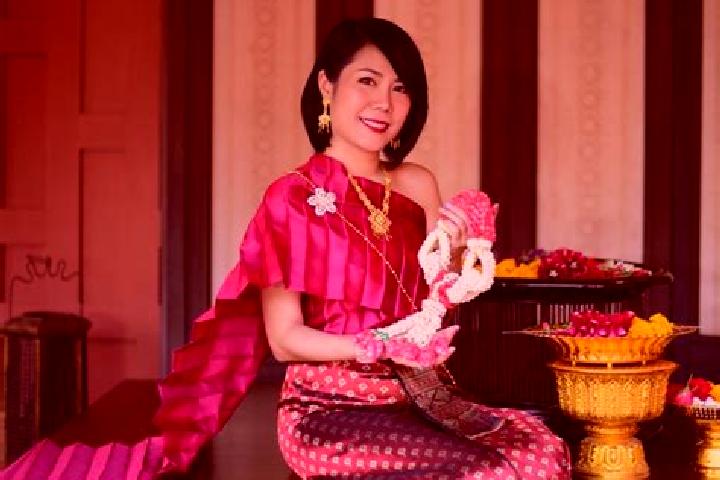Emma, 31 — Escort in Taphan Hin, Thailand