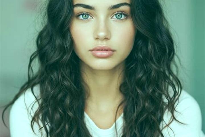 Emma, 32, a auburn amber-eyed mediterranean companion based in Yarovoye. Offering Deep French Kissing, Domination, BDSM. Available for incall and outcall, da...