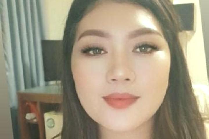 Emma, 32, a brunette amber-eyed asian companion based in Banff. Offering Couples, Massage. Available for incall and outcall, overnight bookings available.
