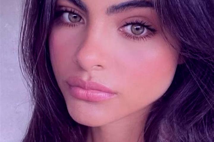 Emma, 32, a brunette dark-eyed middle eastern companion based in Vledder. Offering 69, A-Level, Roleplay. Available for incall and outcall, day and evening d...