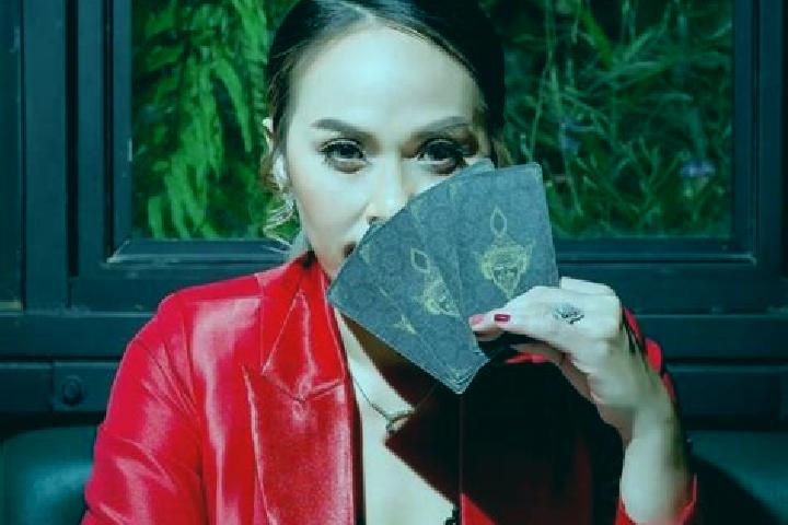 Emma, 32 — Escort in Bang Mun Nak, Thailand