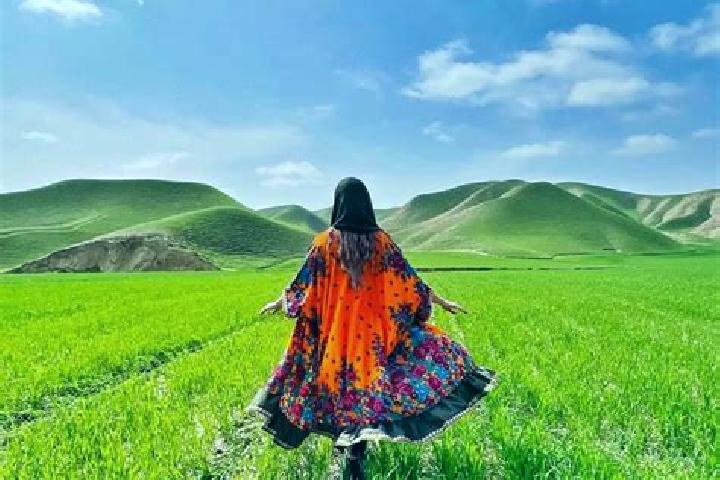 Emma, 32 — Escort in Deh Sahra, Iran