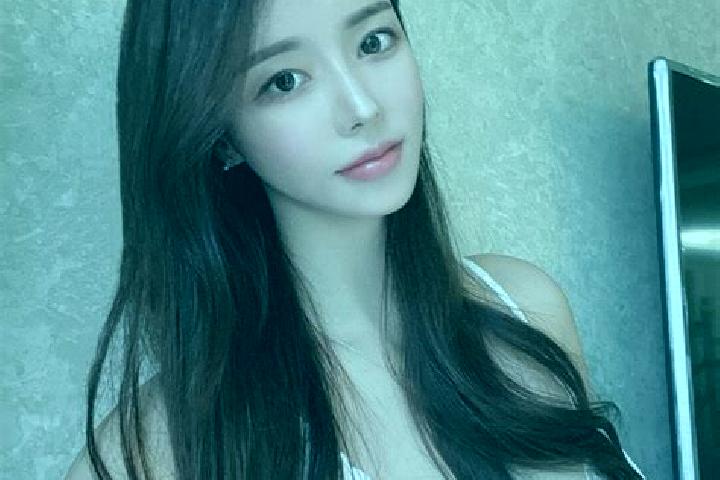Emma, 32 — Escort in Eqiao, China