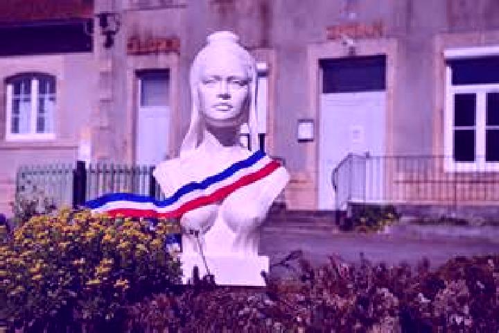 Emma, 32 — Escort in Forges, France