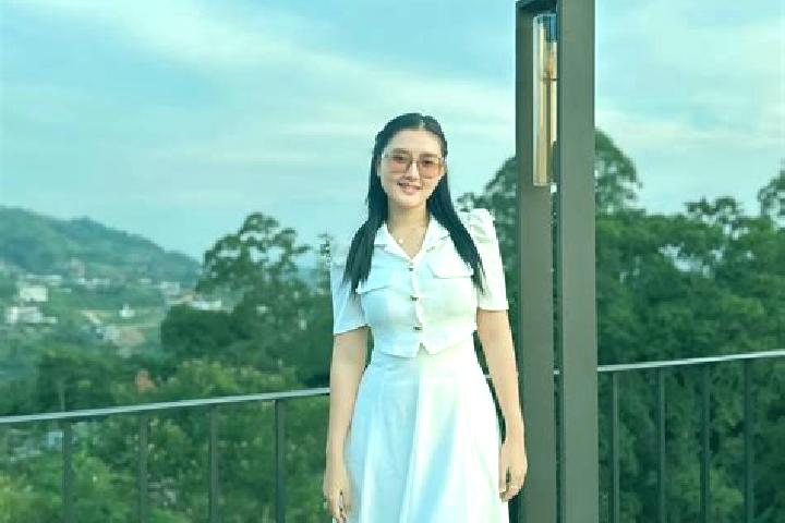 Emma, 32 — Escort in Panggungduwet, Indonesia