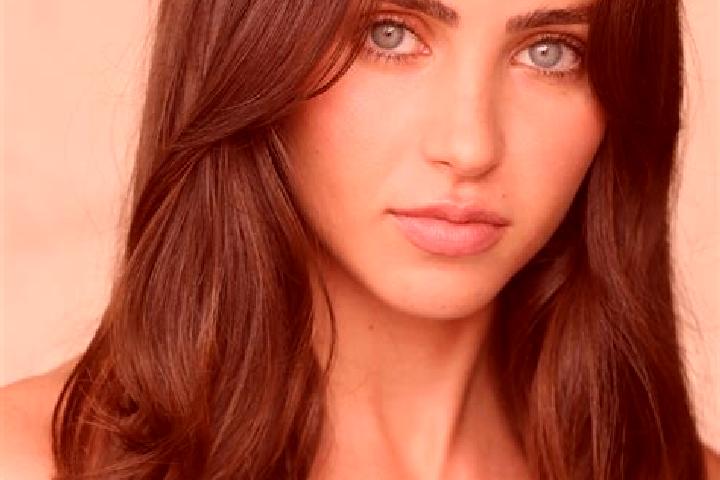 Emma, 33, a brunette hazel-eyed caucasian companion based in Bellavista. Offering Duos, CIM, A-Level. Available for incall and outcall, day and evening dates.