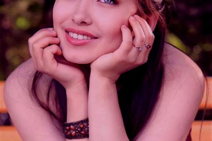 Emma, 33, a red blue-eyed asian companion based in Katirur. Offering GFE, 69, Couples, Duos. Available for incall and outcall, day and evening dates.