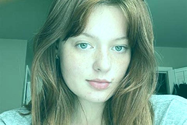 Emma, 33, a red grey-eyed european companion based in Chartres. Offering GFE, Duos, Girlfriend Experience. Available for incall and outcall, day and evening ...