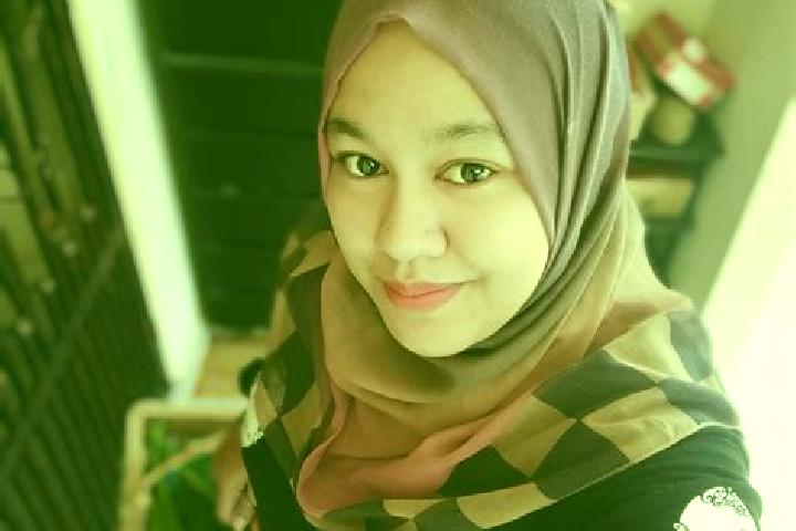 Emma, 33 — Escort in Kampong Gunong, Malaysia