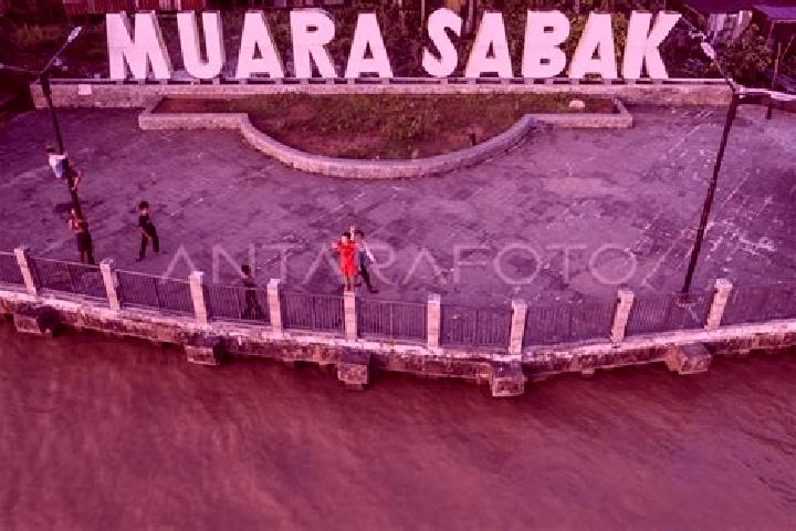 Emma, 33 — Escort in Muara Sabak, Indonesia