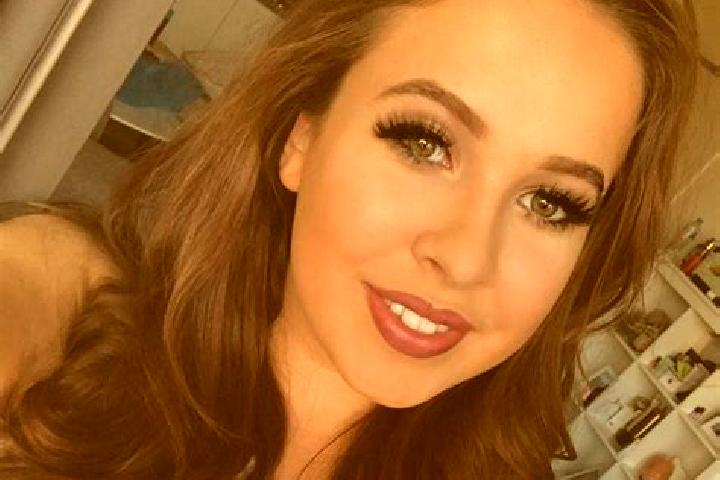 Emma, 34, a auburn amber-eyed middle eastern companion based in Largs North. Offering Prostate Massage, Domination, Duos, Massage, Couples. Available for inc...