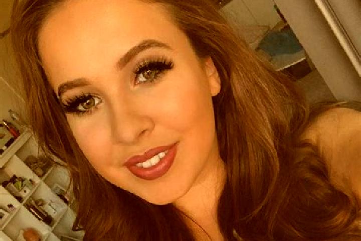 Emma, 34, a auburn amber-eyed middle eastern companion based in Tha Kham. Offering Travel Companion, Striptease, Massage, OWO. Available for incall and outca...