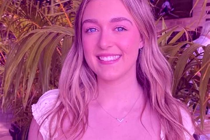 Emma, 34 — Escort in Abbey, Australia