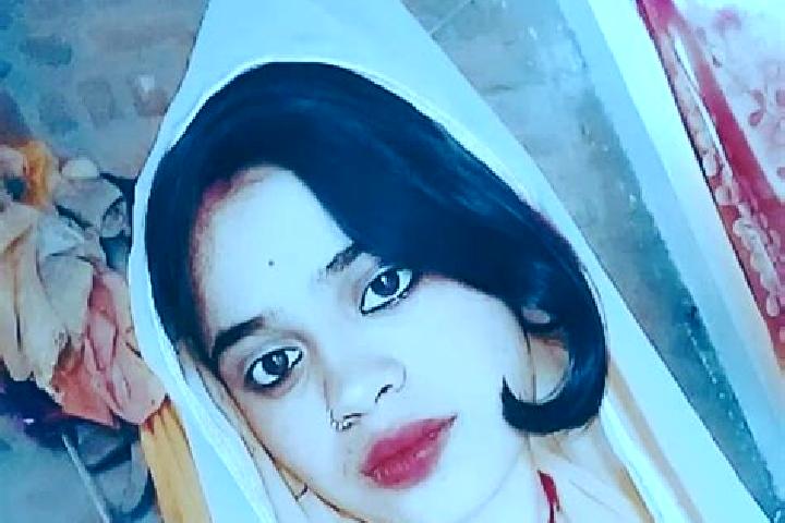 Emma, 34 — Escort in Mahroni, India
