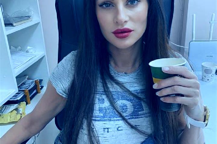 Emma, 34 — Escort in Myshuryn Rih, Ukraine