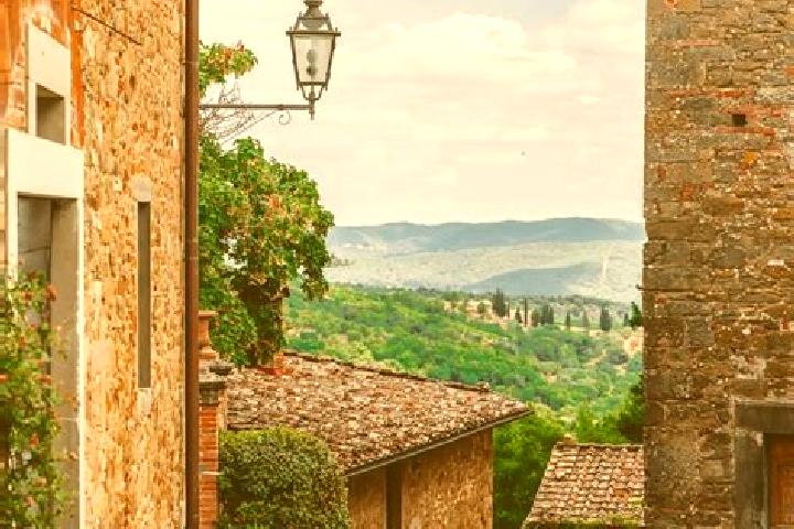 Emma, 34 — Escort in Panzano in Chianti, Italy