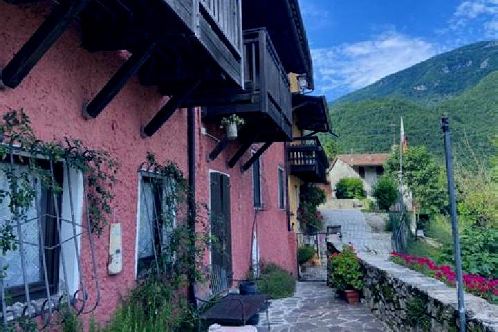 Emma, 35 — Escort in Arsiero, Italy