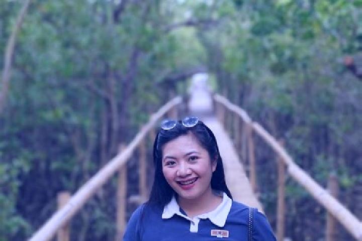 Emma, 35 — Escort in Genang, Indonesia