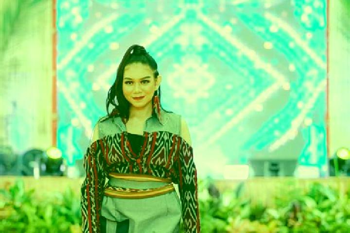 Emma, 35 — Escort in Majene, Indonesia