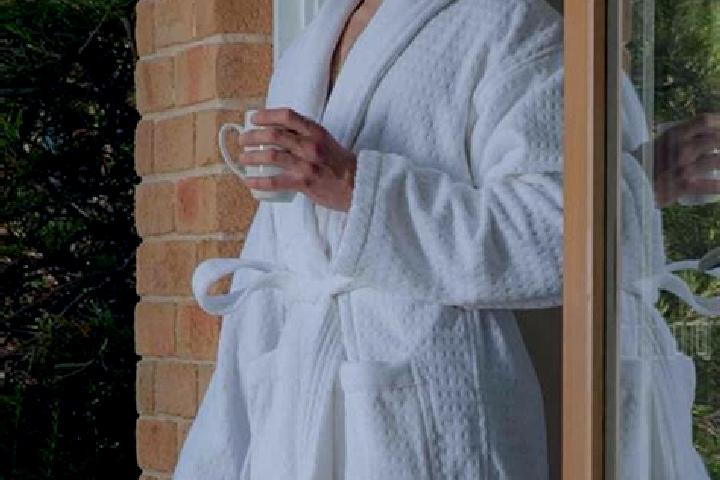 Emma, 35 — Escort in Robe, Australia