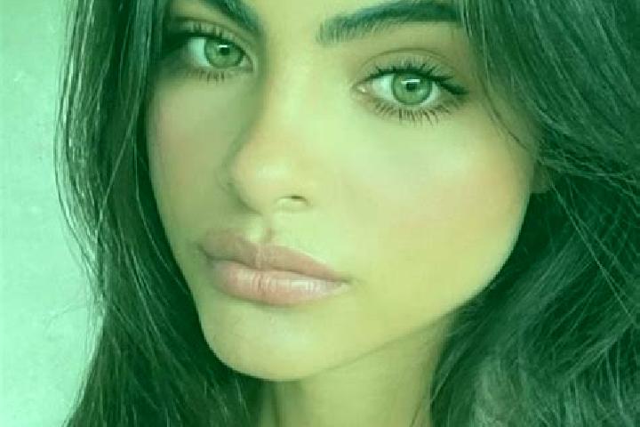 Emma, 36, a brunette amber-eyed indian companion based in Parada de Arriba. Offering Dinner Date, Deep French Kissing, Girlfriend Experience. Available for i...