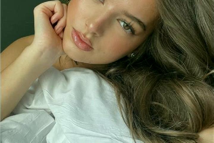 Emma, 36, a brunette hazel-eyed indian companion based in Breville-sur-Mer. Offering OWO, Deep French Kissing. Available for incall and outcall, overnight bo...