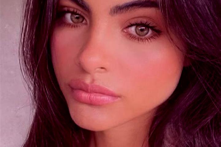 Emma, 36, a chestnut dark-eyed caucasian companion based in Pal Hal. Offering Duos, Girlfriend Experience, Deep French Kissing, Striptease, Dinner Date. Avai...