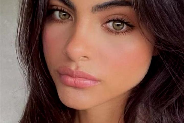 Emma, 36, a red dark-eyed european companion based in Hontecillas. Offering GFE, Erotic Massage, Massage. Available for incall and outcall, day and evening d...