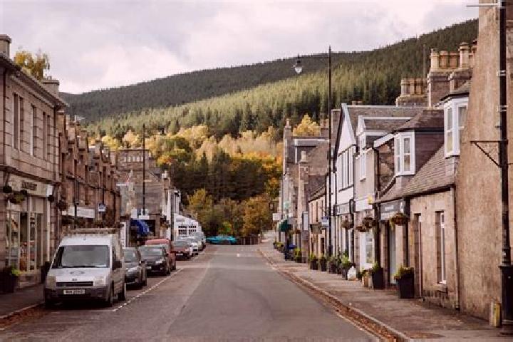 Emma, 36 — Escort in Ballater, United Kingdom