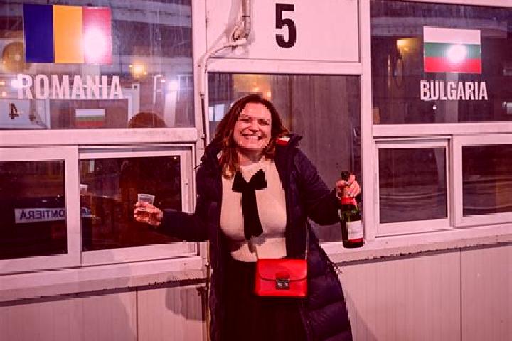 Emma, 36 — Escort in Vulpeni, Romania