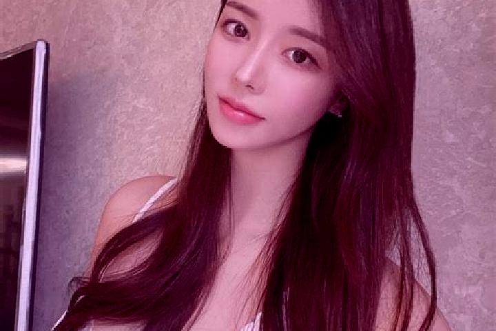 Emma, 37 — Escort in Diaowei, China