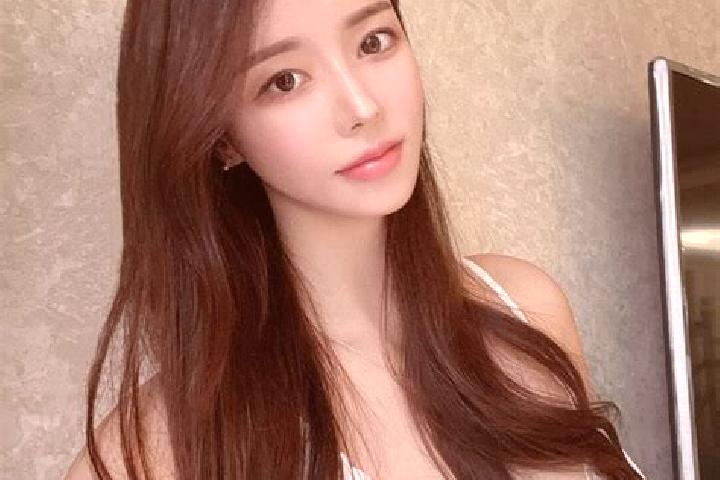 Emma, 37 — Escort in Quxia, China