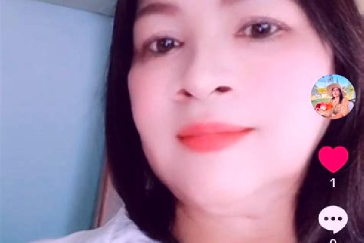 Emma, 37 — Escort in Samon, Philippines