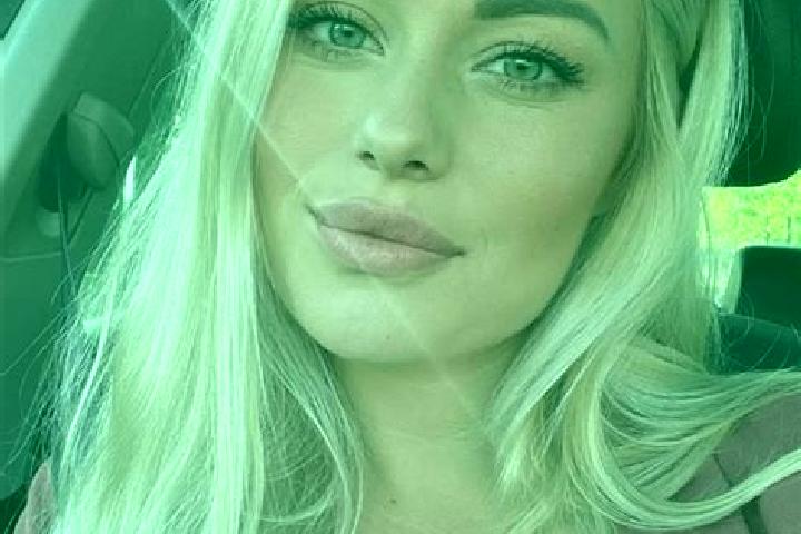Emma, 38, a blonde hazel-eyed caucasian companion based in Shennan. Offering OWO, Fetish, Overnight, Couples. Available for incall and outcall, day and eveni...