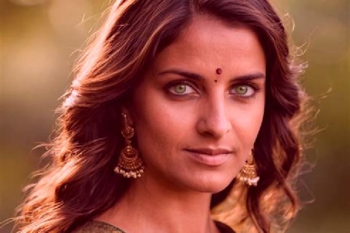 Emma, 38, a brunette green-eyed indian companion based in Big Pine. Offering Duos, Tantra, CIM, Travel Companion, BDSM. Available for incall and outcall, ove...