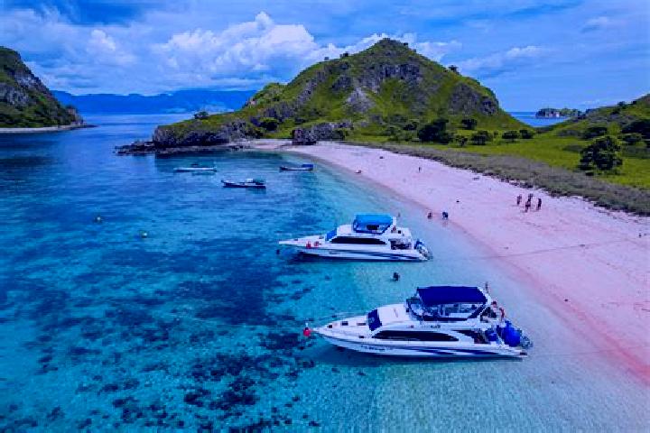 Emma, 38 — Escort in Labuan Bajo, Indonesia