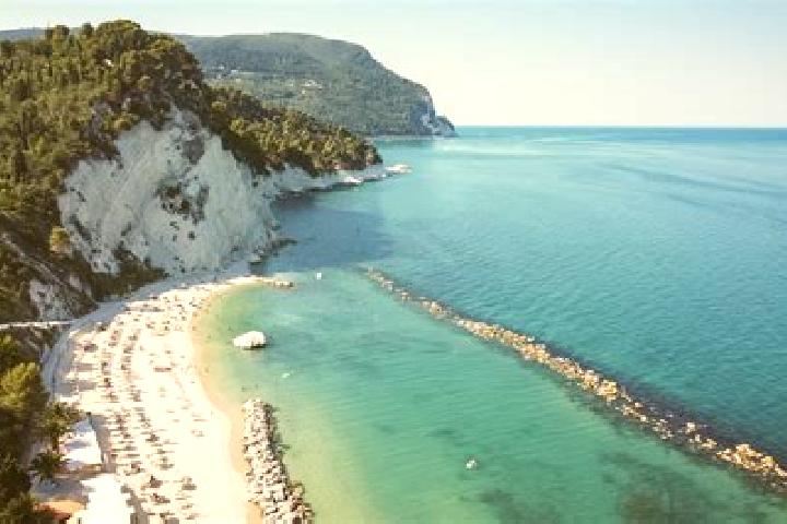Emma, 38 — Escort in Piane di Montegiorgio, Italy