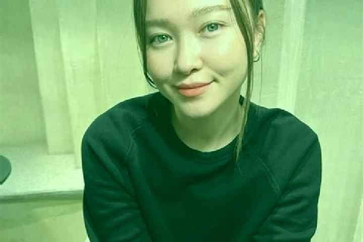 Emma, 39, a black blue-eyed asian companion based in Berlanga del Bierzo. Offering Duos, Overnight, Prostate Massage, Dinner Date. Available for incall and o...