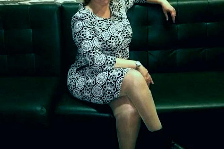 Emma, 39 — Escort in Dubenec, Czech Republic