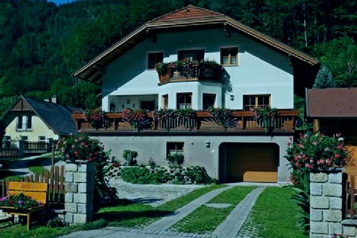 Emma, 39 — Escort in Schwarzau im Gebirge, Austria