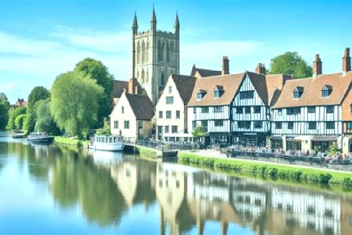 Emma, 39 — Escort in Tewkesbury, United Kingdom