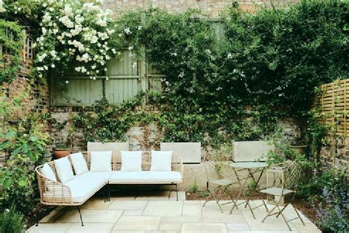 escort Academy Garden