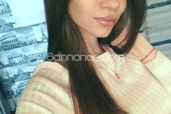 escort Adela