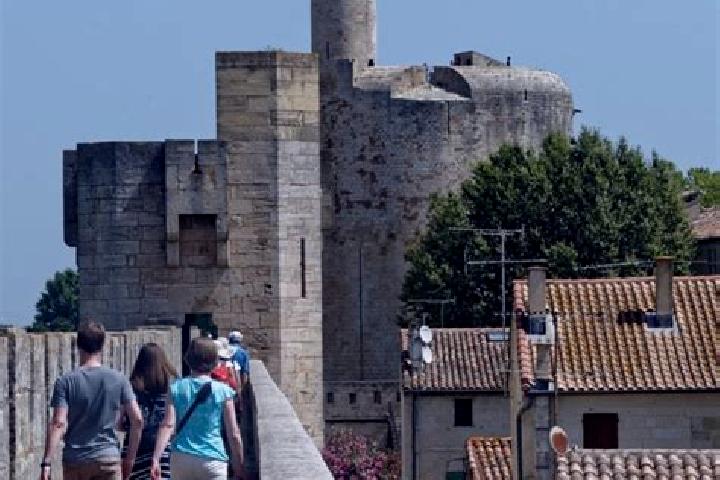 escort Aigues-Mortes