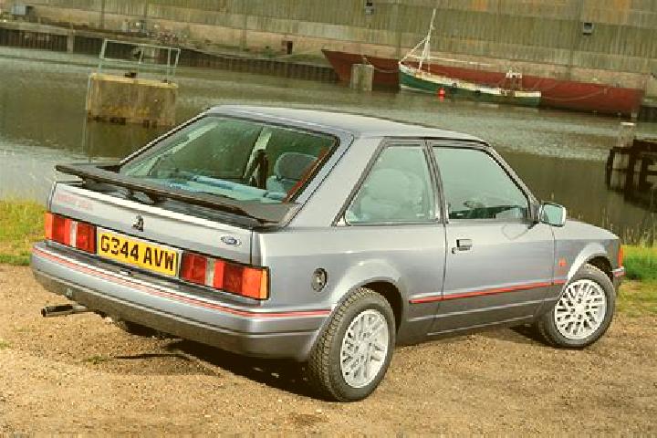 escort Akaa